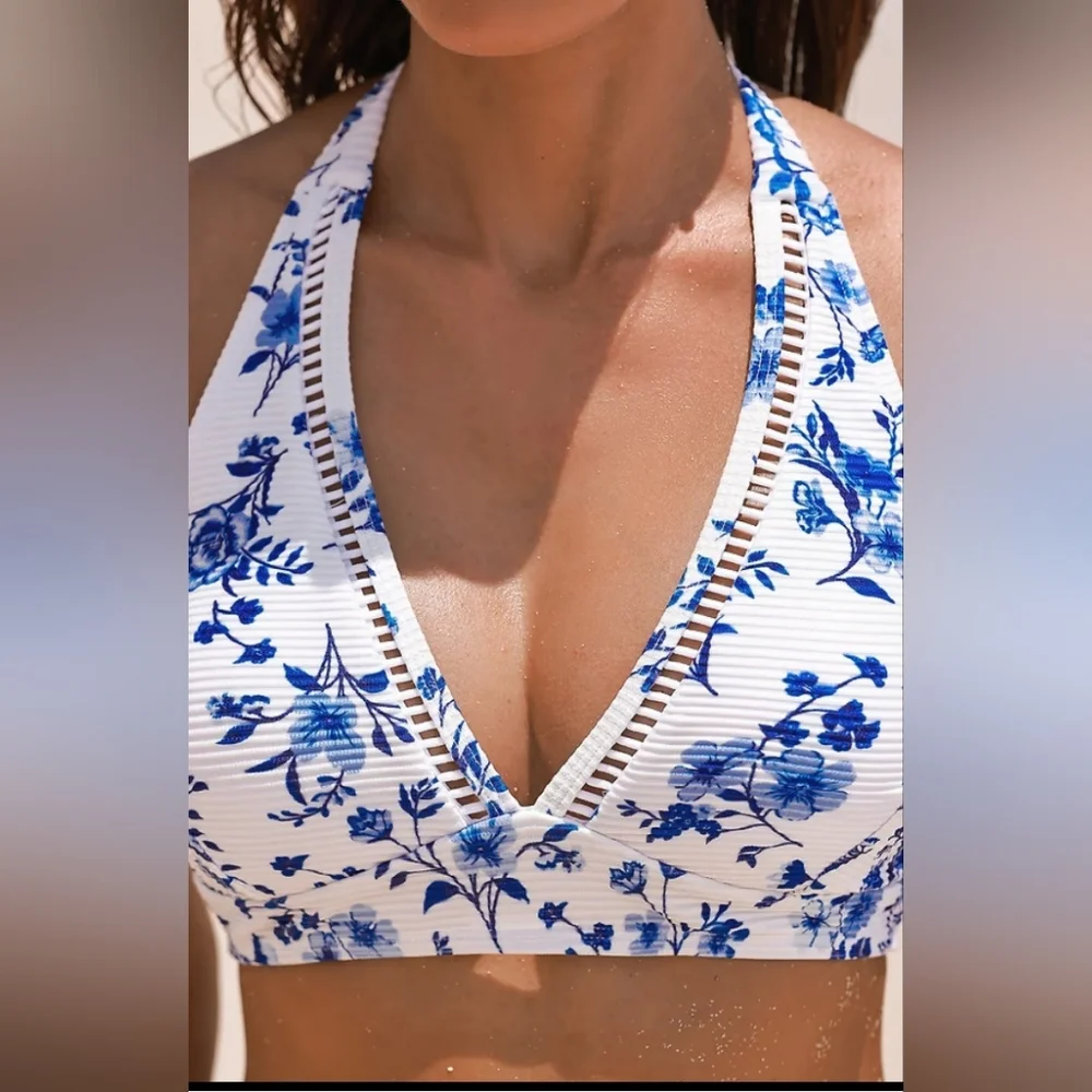 Cupshe Blue and White Floral Bikini Top Size Xl